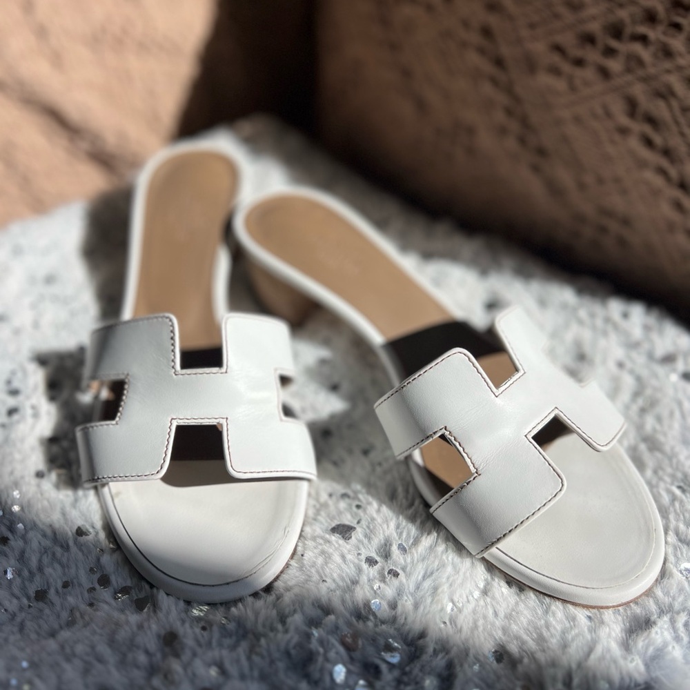 White Preloved Hermes Oasis. Size 36